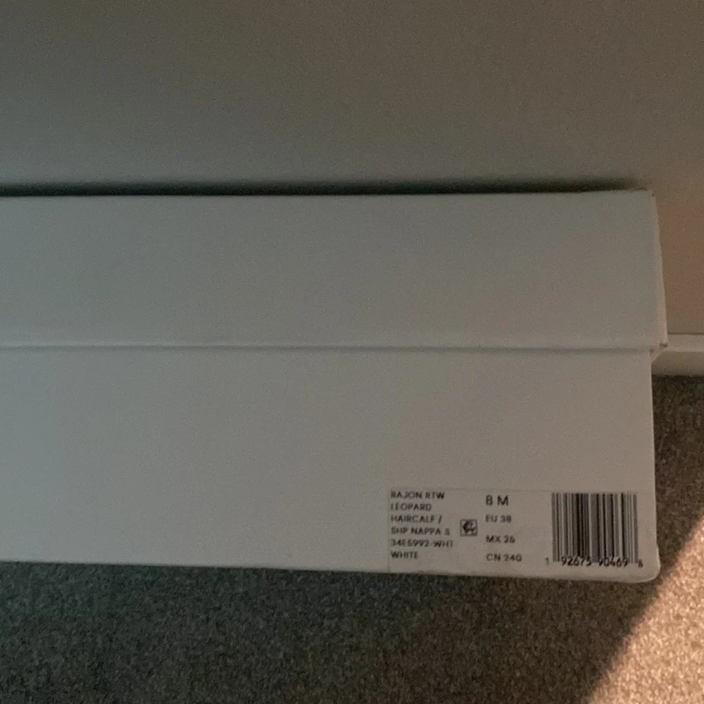 Calvin Klein - Picture 4 of 4